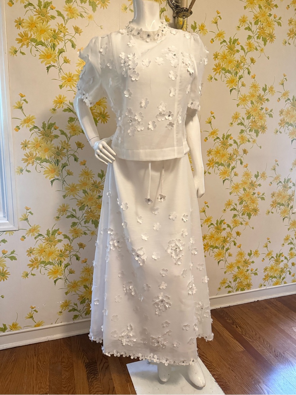 White Floral Appliqué Skirt Set with Tie Waist size L - Picture 10 of 16